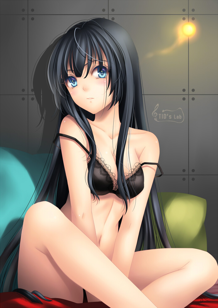 Sexy black hair anime girl