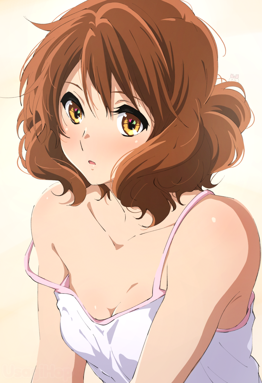 1girl bare_shoulders breasts brown_eyes brown_hair camisole cleavage collarbone commentary fluffy_hair gradient_background heart heart_in_eye hibike!_euphonium highres medium_hair messy_hair oumae_kumiko parted_lips small_breasts solo strap_slip symbol_in_eye upper_body usagihop white_camisole