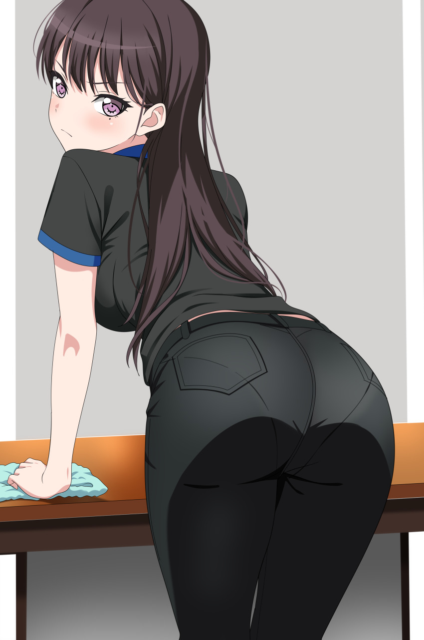 1girl absurdres ass bang_dream! bang_dream!_it's_mygo!!!!! black_pants black_shirt breasts brown_hair closed_mouth commentary commission english_commentary female_focus fries_vanquisher highres large_breasts long_hair looking_at_viewer looking_back mole mole_under_eye pants pantylines pixiv_commission purple_eyes purple_hair shiina_taki shirt solo table