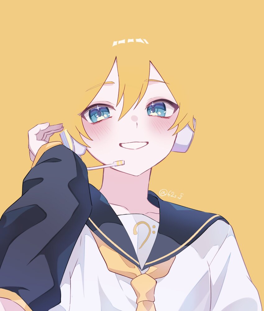 1boy 62s_f absurdres blending blonde_hair blue_eyes blush commentary detached_sleeves headset highres kagamine_len looking_at_viewer male_focus necktie sailor_collar simple_background solo twitter_username upper_body vocaloid yellow_background yellow_necktie