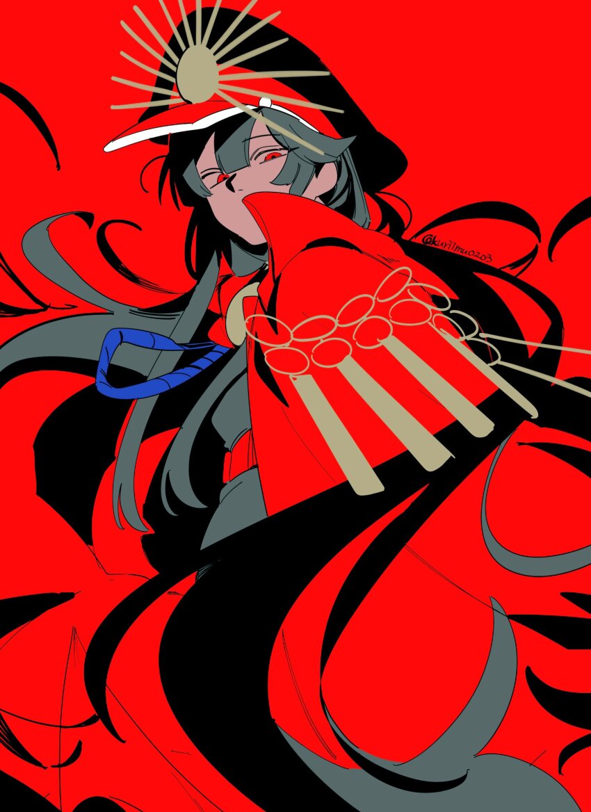 1girl black_hair black_hat black_jacket cape collared_cape commentary crest family_crest fate/grand_order fate_(series) hat highres jacket kuriimu0203 long_hair looking_at_viewer medallion military_hat oda_nobunaga_(fate) oda_uri popped_collar red_background red_cape red_eyes red_theme solo