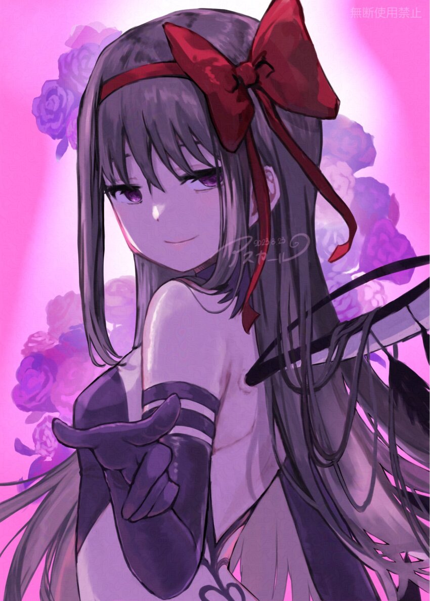 1girl akemi_homura akuma_homura asukaru_(magika_ru) bare_shoulders black_gloves black_hair bow_hairband breasts closed_mouth commentary_request dated elbow_gloves gloves hairband hand_up highres long_hair looking_at_viewer mahou_shoujo_madoka_magica mahou_shoujo_madoka_magica:_hangyaku_no_monogatari pointing purple_eyes red_hairband signature small_breasts smile solo upper_body