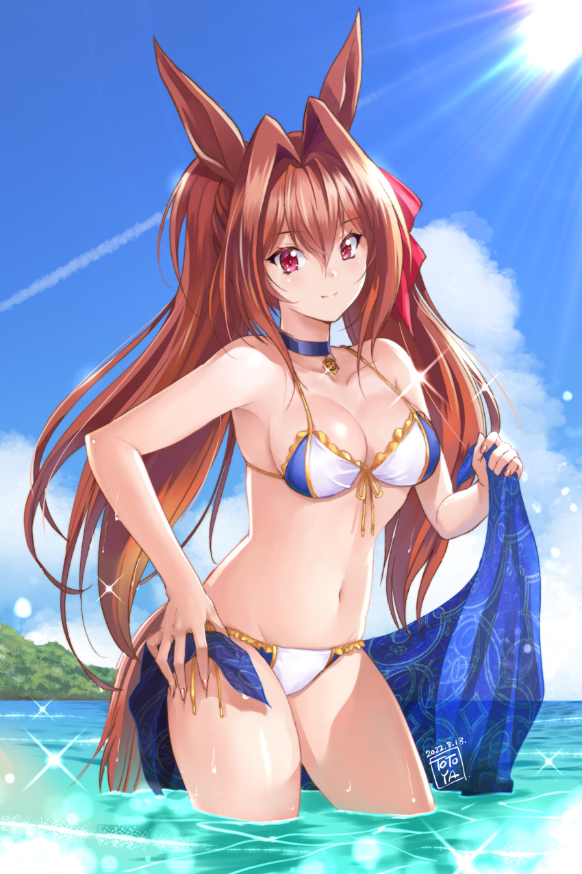 1girl animal_ears bikini black_choker blue_bikini blue_sky brown_hair choker cloud commentary_request cowboy_shot crossed_bangs daiwa_scarlet_(umamusume) dated double-parted_bangs gold_trim hair_between_eyes hair_intakes highres hill holding holding_towel horse_ears horse_girl horse_tail judy_totoya light_smile long_hair looking_at_viewer midriff multicolored_bikini navel ocean outdoors red_eyes signature sky solo sparkle sun swimsuit tail towel towel_around_waist two-tone_bikini umamusume white_bikini