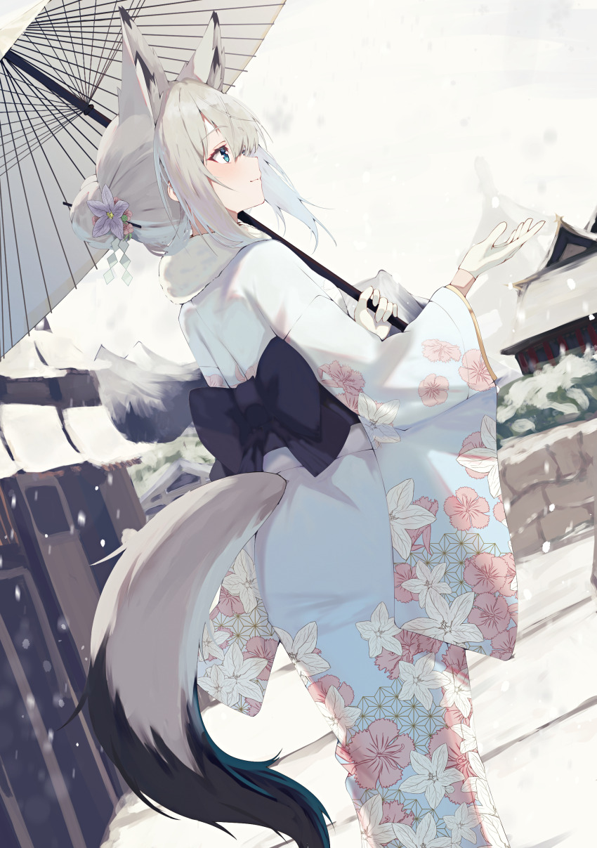 1girl absurdres animal_ears azur_lane blue_eyes clothing_cutout commentary floral_print flower fox_ears fox_girl fox_tail fur-trimmed_kimono fur_trim gloves hair_bun hair_flower hair_ornament highres holding holding_umbrella japanese_clothes kawakaze_(azur_lane) kimono looking_to_the_side mountain natsuki_(natsu_1936) obi oil-paper_umbrella sash shirt short_hair sidelocks snow solo tail tail_through_clothes umbrella white_gloves white_kimono white_shirt white_umbrella