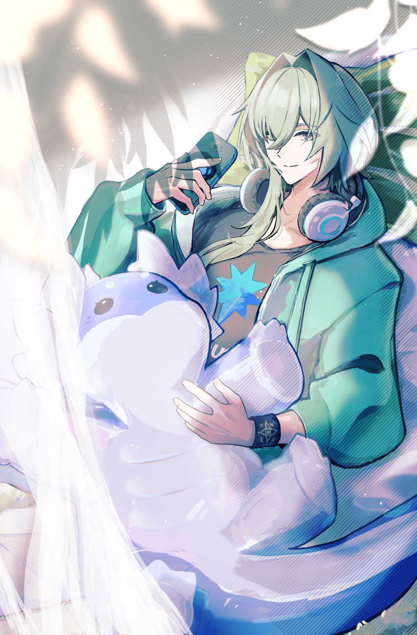 1boy 3vvv3 absurdres alternate_costume anaxa_(alternate_spacetime)_(honkai:_star_rail) anaxa_(honkai:_star_rail) black_shirt blue_eyes casual cellphone closed_mouth commentary curtains dromas_(honkai:_star_rail) green_hair green_jacket hair_between_eyes hair_intakes hair_over_shoulder head_on_pillow headphones headphones_around_neck highres holding holding_phone holding_stuffed_toy honkai:_star_rail honkai_(series) hood hooded_jacket jacket long_hair looking_at_viewer lying male_focus on_back phone pill pillow pink_pupils ponytail shirt smartphone smile solo stuffed_animal stuffed_toy symbol-only_commentary t-shirt wristband