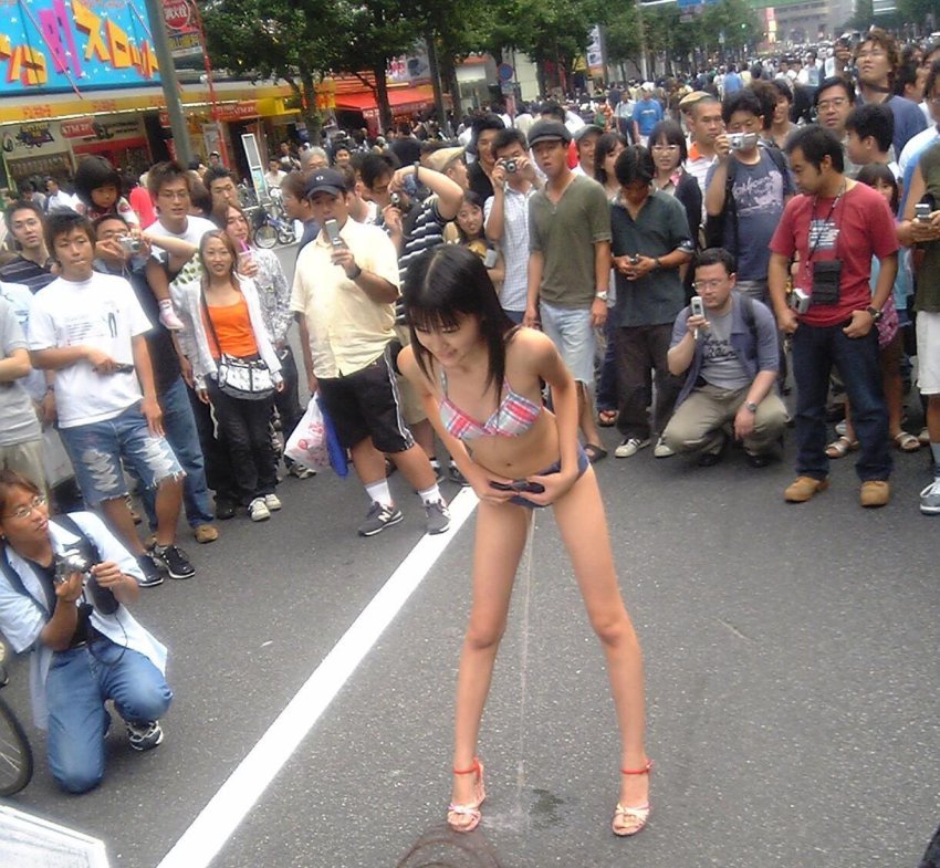 Japan street peeing