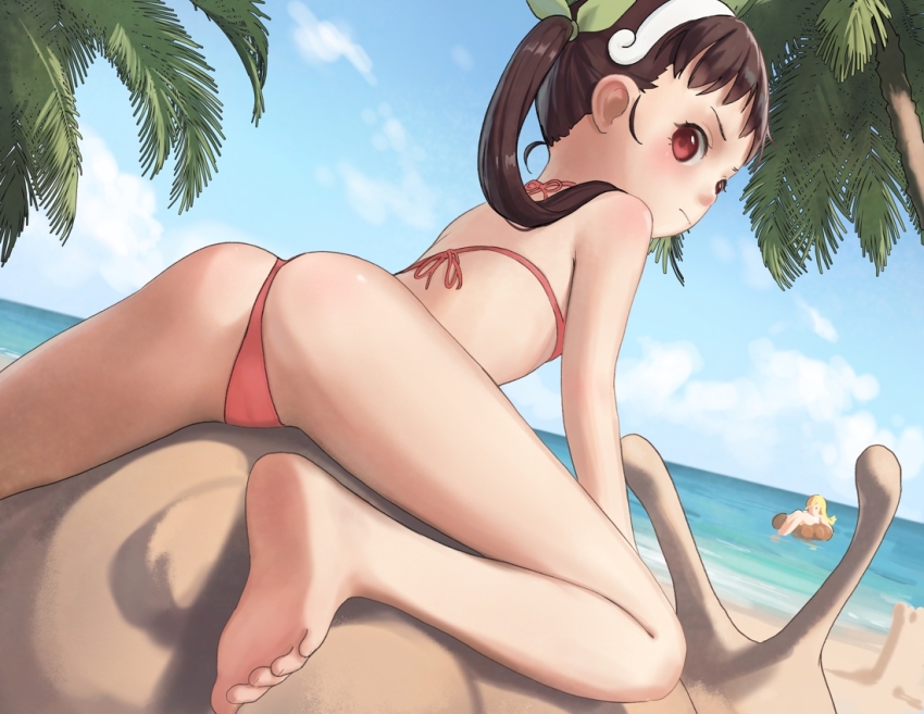 2girls ass bare_shoulders barefoot beach bikini blue_sky brown_hair closed_mouth cloud day feet flat_chest from_behind hachikuji_mayoi hairband kuroshiro00 loli looking_at_viewer monogatari_(series) multiple_girls ocean oshino_shinobu outdoors palm_tree red_bikini red_eyes sand sky soles swimsuit thighs toes tree water white_hairband