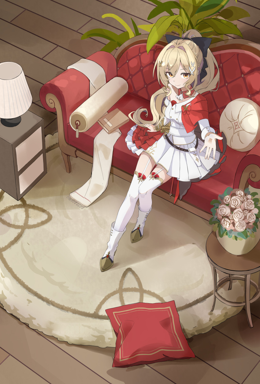 1girl absurdres benghuai_xueyuan black_bow blonde_hair book boots bow chinese_commentary closed_mouth commentary_request couch cushion dress flower from_above full_body hair_bow high_heel_boots high_heels highres honkai_(series) indoors jing_jia laniaitte_gordius_de_eumenes long_hair looking_at_viewer mansion ponytail rose sitting smile solo thighhighs white_dress white_flower white_rose white_thighhighs wooden_floor yellow_eyes