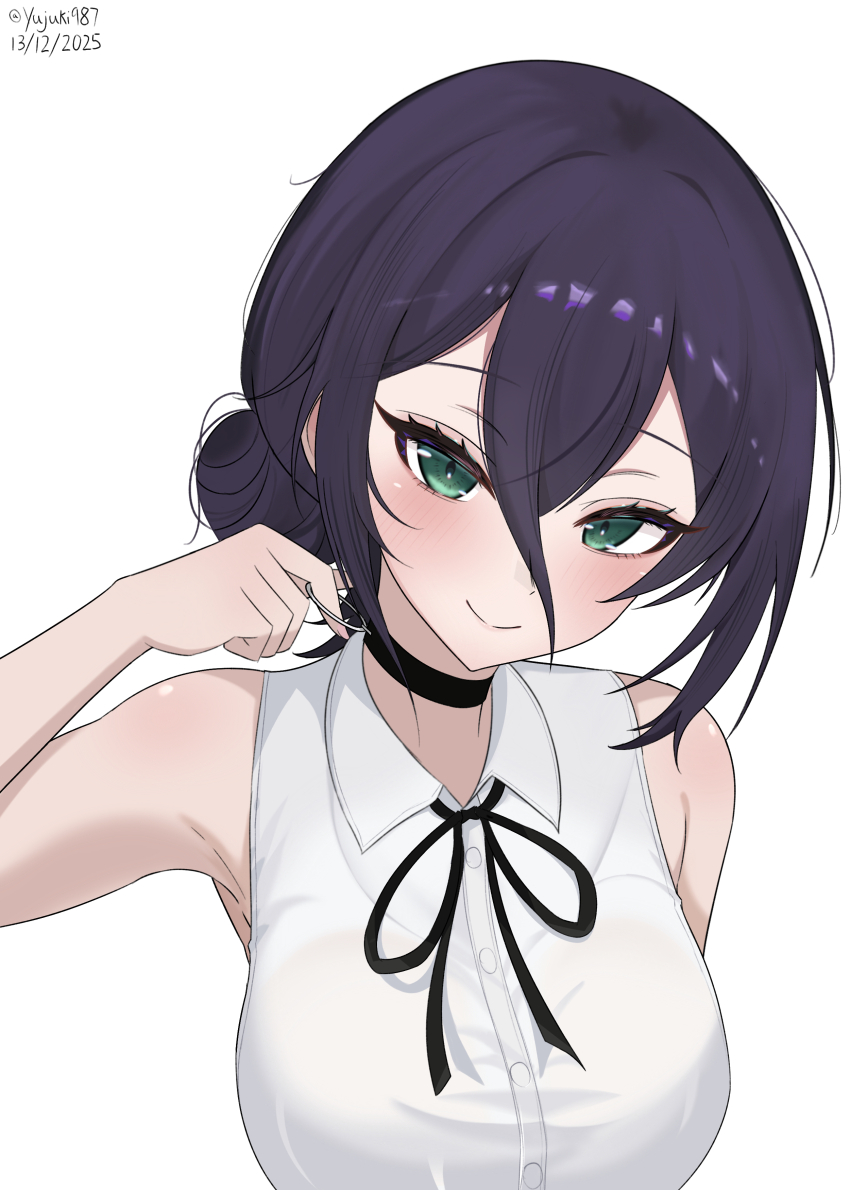 1girl arm_behind_back artist_name bare_shoulders black_choker breasts chainsaw_man choker closed_mouth dated female_focus green_eyes hair_bun hand_up large_breasts looking_at_viewer medium_hair neck_ribbon purple_hair red_ribbon reze_(chainsaw_man) ribbon shirt simple_background single_hair_bun sleeveless sleeveless_shirt smile smug solo white_background white_shirt yujuki