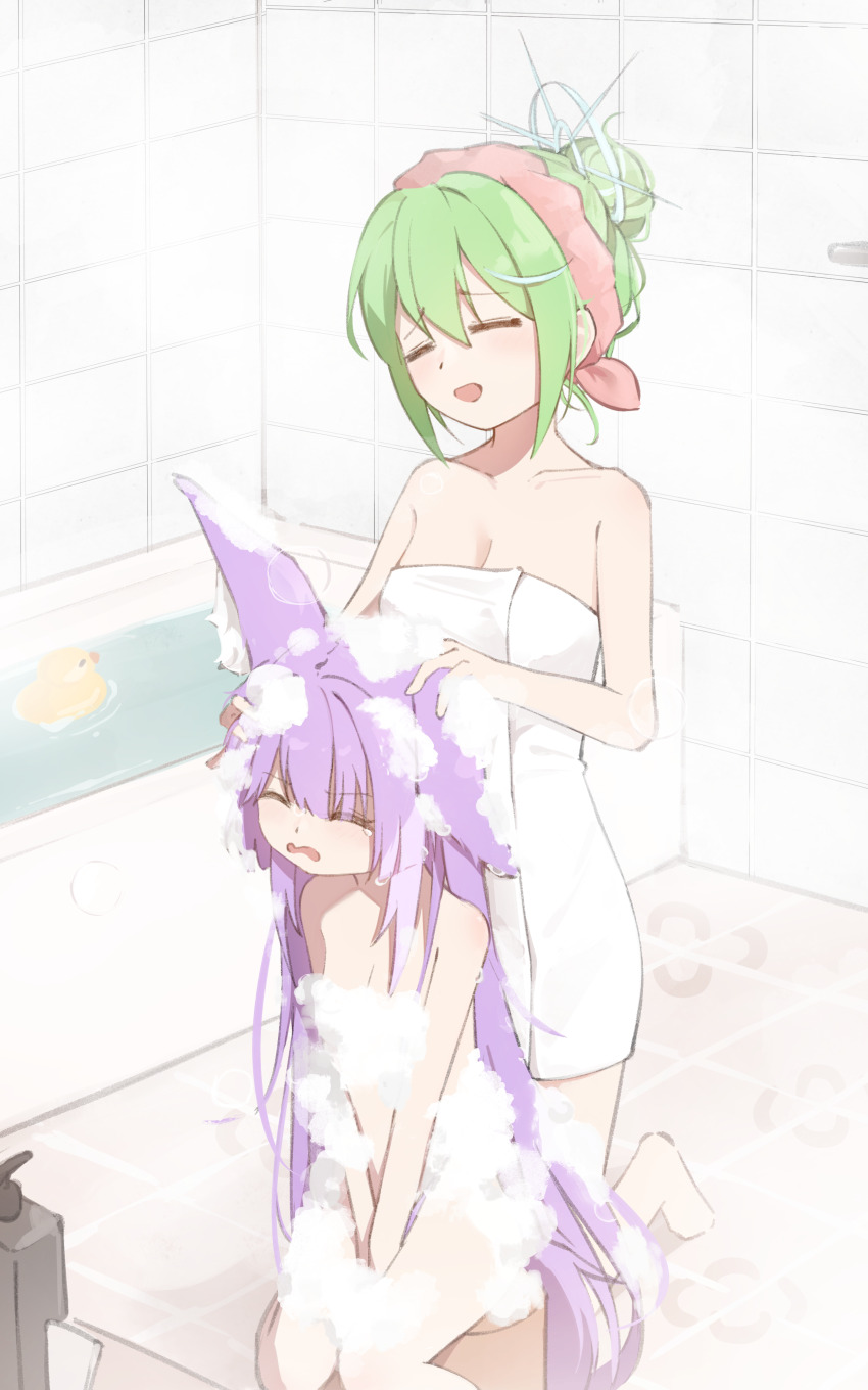 2girls =_= absurdres animal_ears bathroom bathtub between_legs breasts cleavage collarbone commentary_request completely_nude convenient_censoring double-parted_bangs electromocha fox_ears green_hair hair_between_eyes hair_bun hairband hand_between_legs highres indoors kneeling korean_commentary large_breasts long_bangs multiple_girls naked_towel nude on_stool open_mouth pink_hairband raised_inner_eyebrows single_hair_bun sitting slice_of_life soap_bubbles soap_censor stellive tenko_shibuki tile_floor tile_wall tiles towel virtual_youtuber washing_hair wavy_mouth wispy_bangs yuzuha_riko