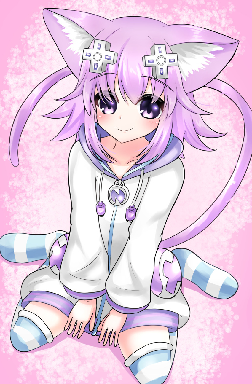 1girl absurdres animal_ears blush cat_ears cat_girl cat_tail commentary d-pad d-pad_hair_ornament drawstring emblem flat_chest hair_ornament highres hood hoodie kid_tori long_sleeves neptune_(neptunia) neptune_(series) purple_eyes purple_hair purple_tail short_hair sidelocks simple_background smile socks solo striped_clothes striped_socks striped_thighhighs tail tail_raised thighhighs usb