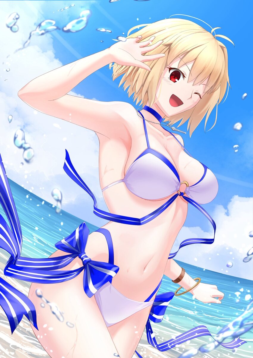 1girl :d ahoge alternate_costume arcueid_brunestud beach bikini blonde_hair blue_bow blue_sky blush bow bracelet breasts choker cleavage cloud cloudy_sky commentary_request fuido hair_intakes highres huge_breasts jewelry looking_at_viewer midriff navel ocean one_eye_closed open_mouth red_eyes short_hair sidelocks sky smile solo splashing swimsuit thighs tsukihime tsukihime_(remake) walking water white_bikini
