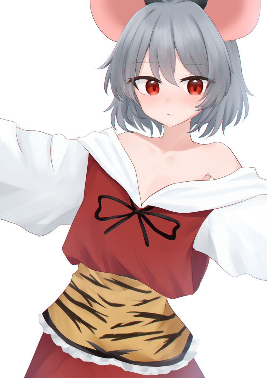 1girl alternate_costume animal_ears animal_print bare_shoulders blush cherry_blossoms closed_mouth commentary_request cosplay dakuazu grey_hair highres looking_at_viewer medium_hair mouse_ears mouse_girl nazrin paid_reward_available red_eyes simple_background solo tiger_print toramaru_shou toramaru_shou_(cosplay) touhou white_background